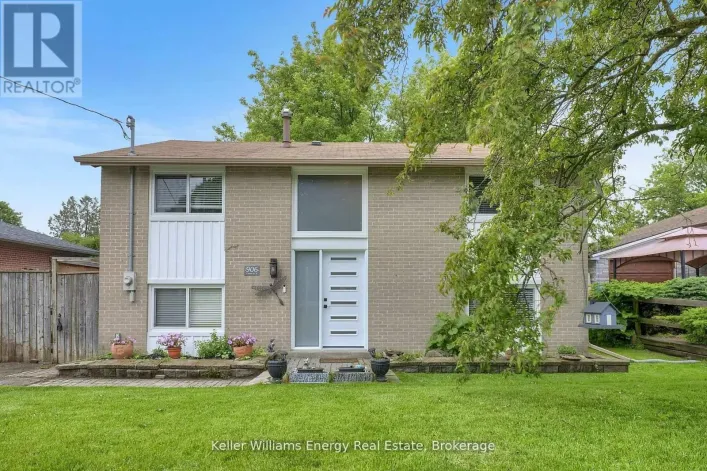 906 CENTRE STREET N, Whitby