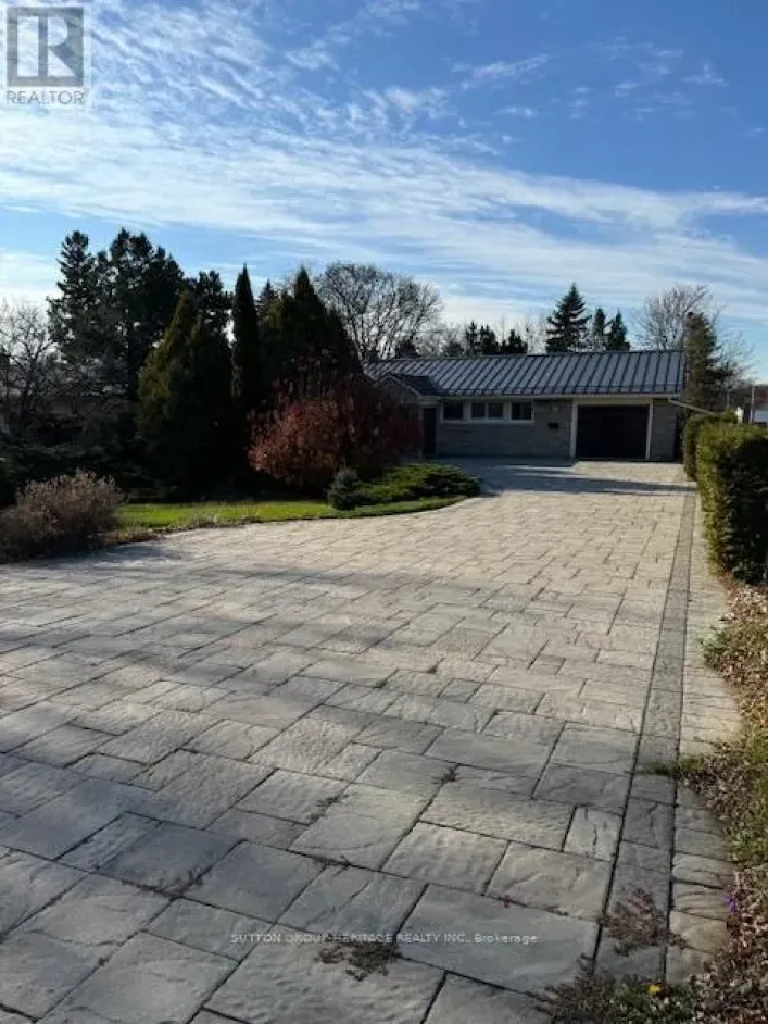 906 LIVERPOOL ROAD, Pickering