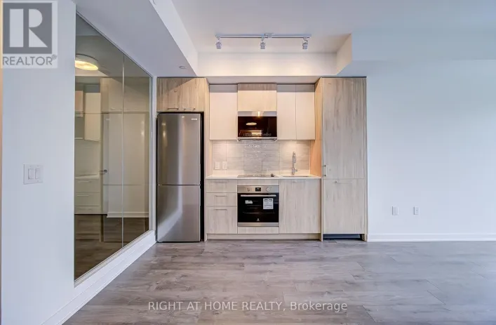 907 - 10 OAK STREET, Toronto