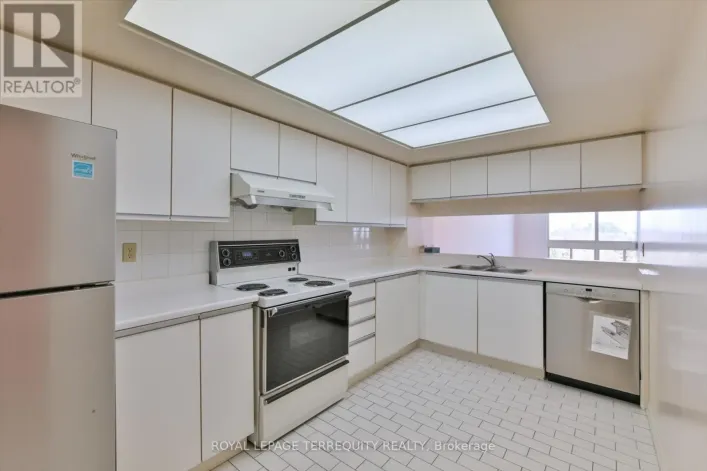 907 - 5 KENNETH AVENUE, Toronto