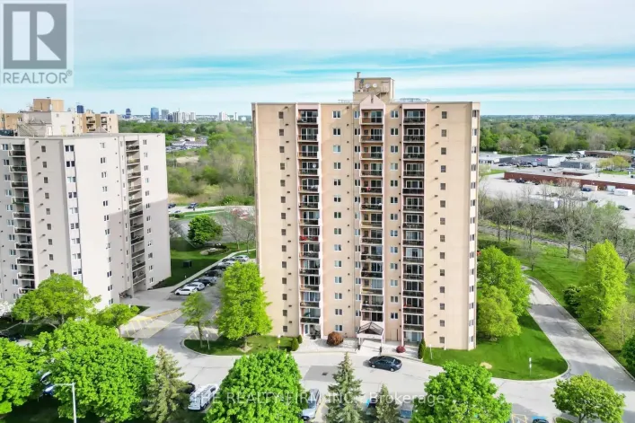 907 - 860 COMMISSIONERS ROAD E, London South