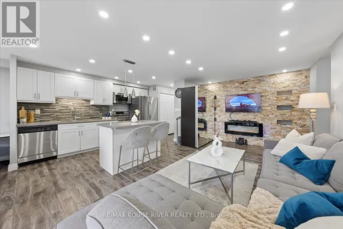 907 - 90 LING ROAD, Toronto