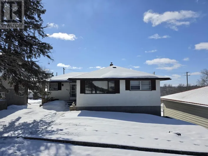 907 Seventh Street N, Kenora