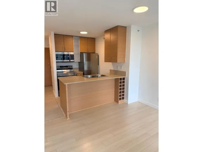 908 909 MAINLAND STREET, Vancouver