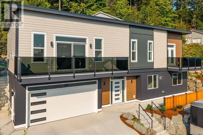 908 Craig Rd, Ladysmith