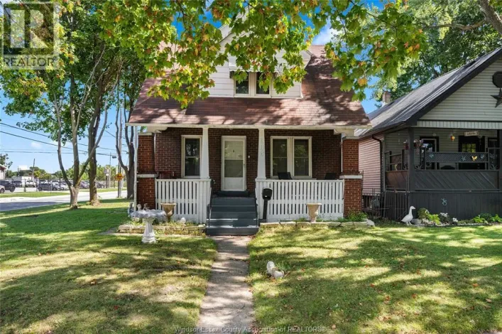 908 OAK STREET, Windsor