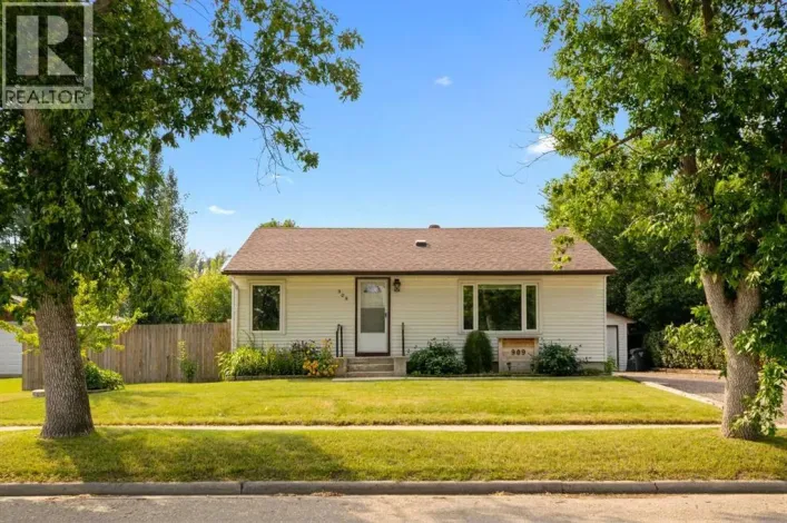 House for sale: 909 6 Street SW, High River