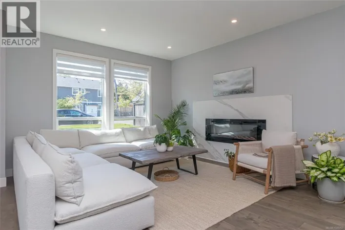 909 Bank St, Victoria