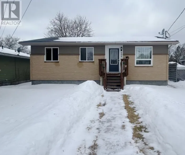 909 Christie Avenue North, Fort Frances