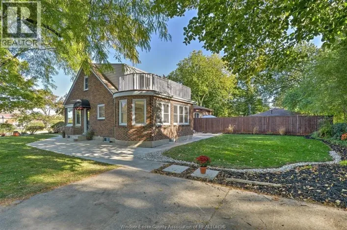 909 MONMOUTH, Windsor