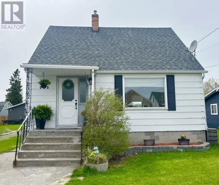 909 Phair Avenue, Fort Frances