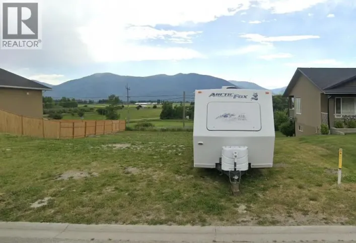 909 Selkirk Drive, Creston