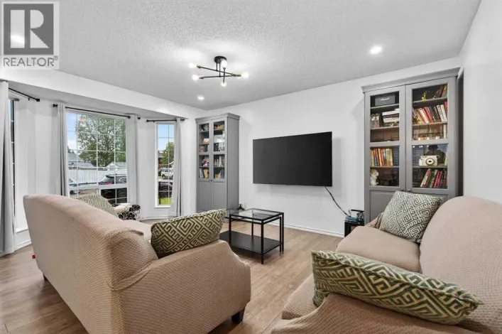 91 Martinwood Court NE, Calgary