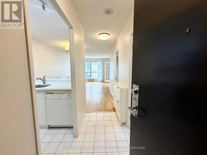910 - 7 CARLTON STREET, Toronto