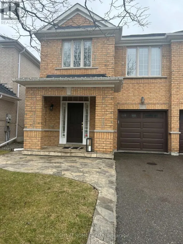 910 OAKTREE CRESCENT, Newmarket
