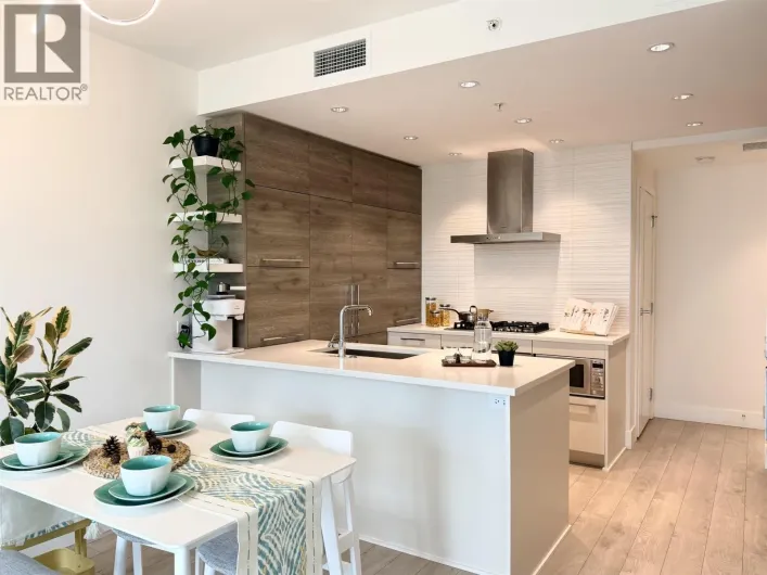 911 7388 KINGSWAY, Burnaby