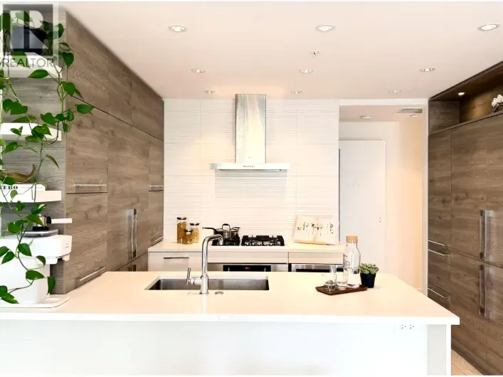 911 7388 KINGSWAY, Burnaby