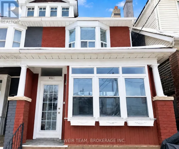 911 WOODBINE AVENUE, Toronto