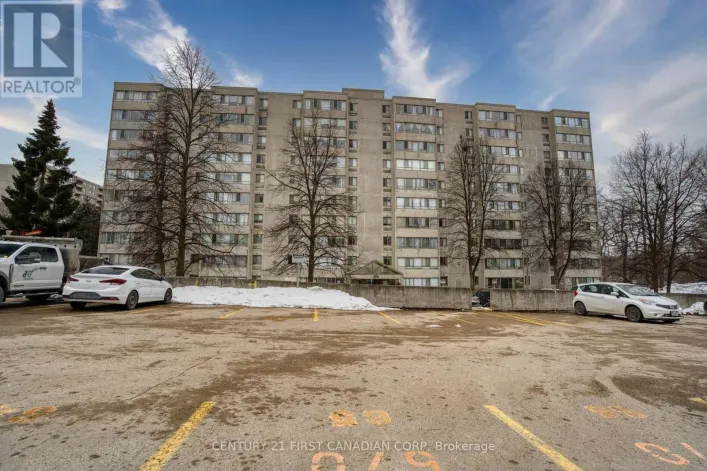 912 - 570 PROUDFOOT LANE, London North