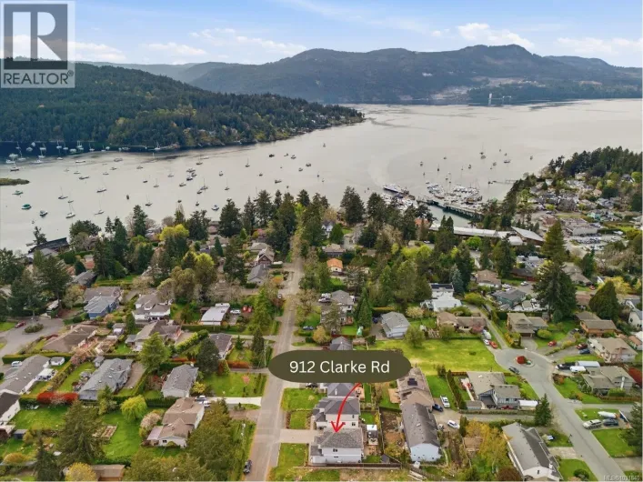 912 Clarke Rd, Central Saanich