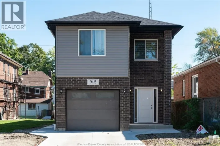 912 HALL AVENUE, Windsor