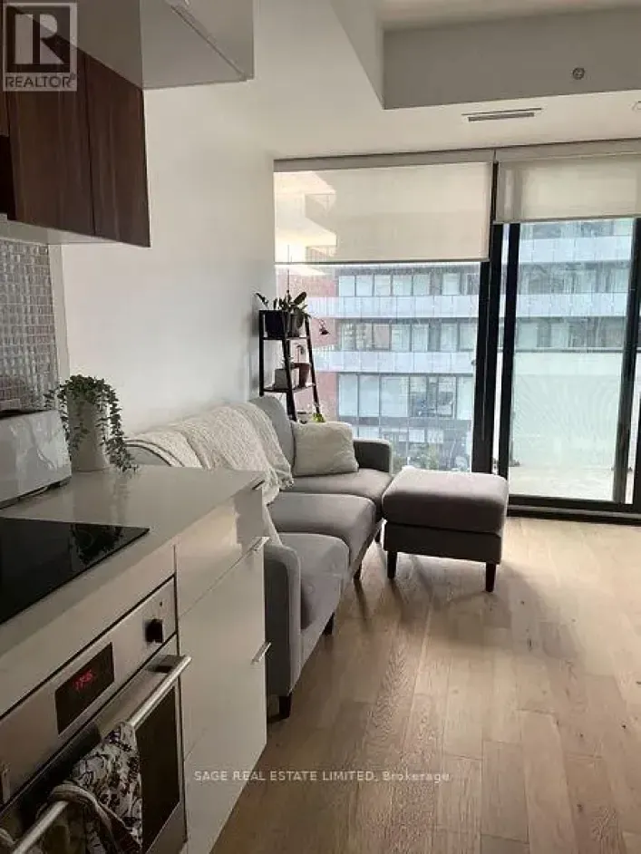 913 - 185 ROEHAMPTON AVENUE, Toronto