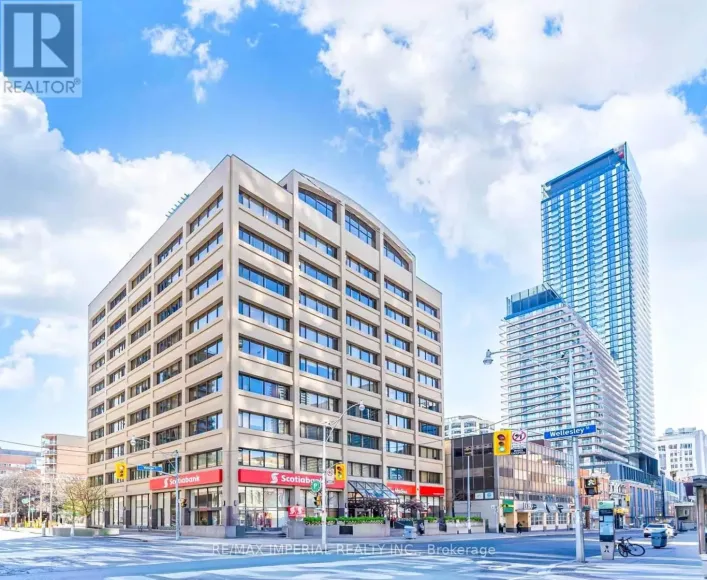 913 - 555 YONGE STREET, Toronto