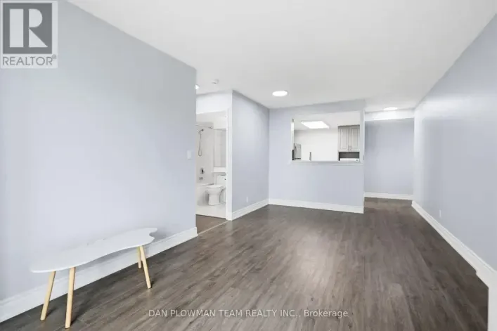 Apartment for sale: 913 - 8 LEE CENTRE DRIVE, Toronto