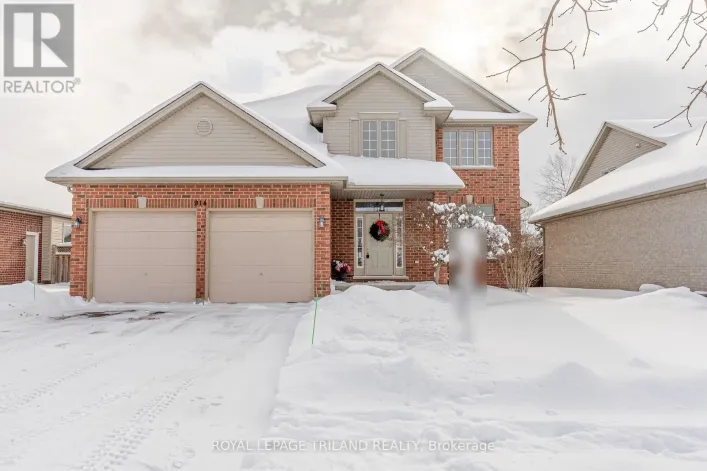 914 COLLINS DRIVE N, London South