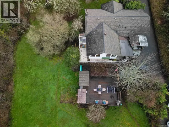 9146 West Saanich Rd, North Saanich