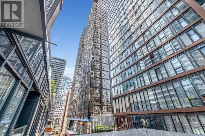 915 - 115 BLUE JAYS WAY, Toronto