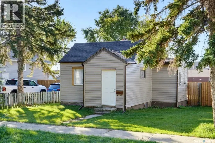 House for sale: 915 23rd STREET W, Saskatoon