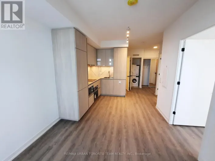 915 - 8 INTERCHANGE WAY, Vaughan