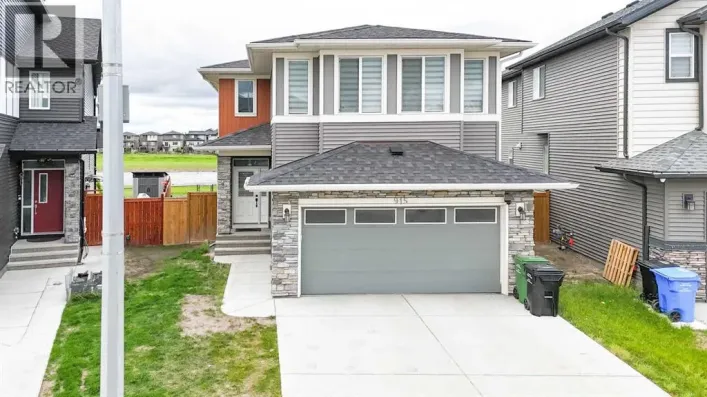 915 Corner Meadows Way NE, Calgary