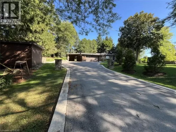 915 GOVERNORS Road, Dundas