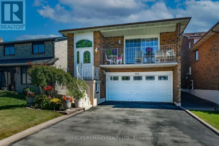 House for sale: 915 LOVINGSTON CRESCENT, Mississauga