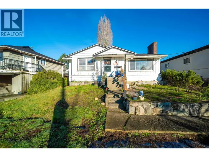 915 WALLS AVENUE, Coquitlam