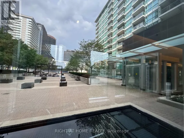 916 - 15 SINGER COURT, Toronto