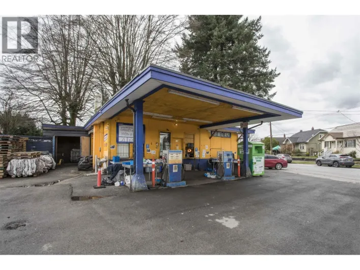 916 EIGHTH STREET, New Westminster