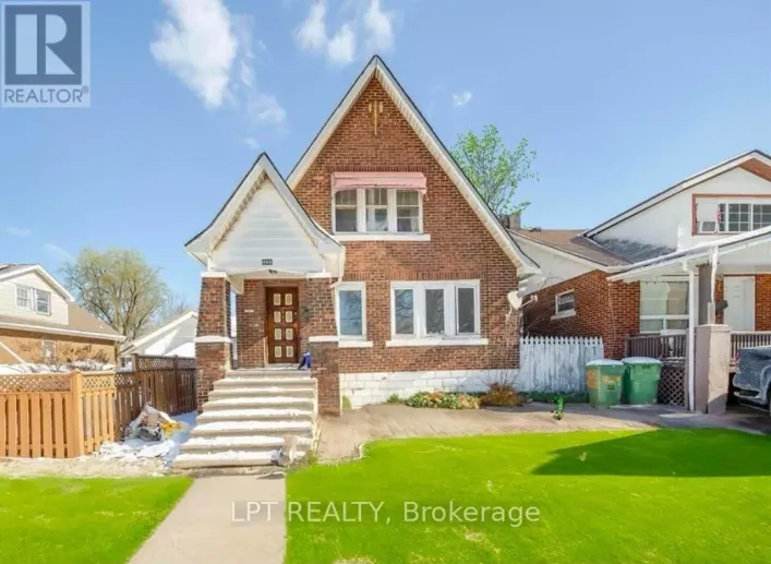 916 FELIX AVENUE, Windsor