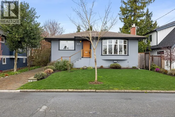 916 Monterey Ave, Oak Bay