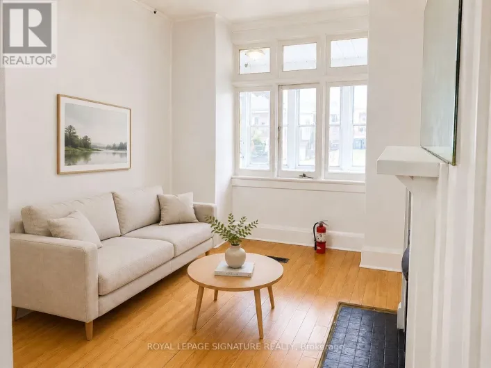 916 WOODBINE AVENUE, Toronto