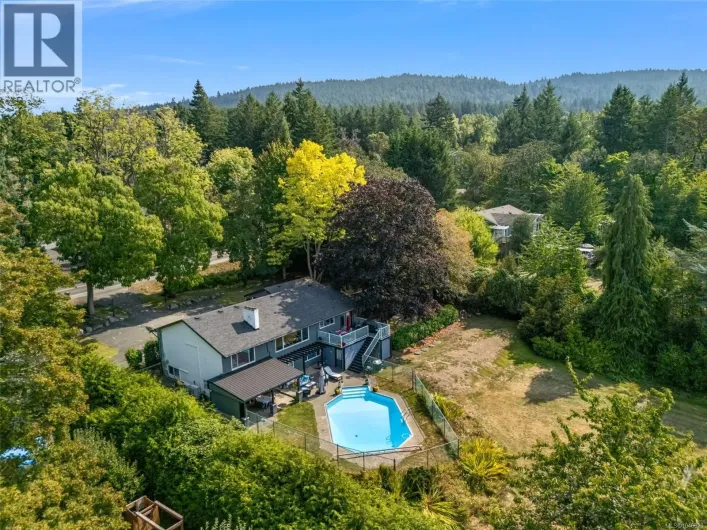 9168 West Saanich Rd, North Saanich