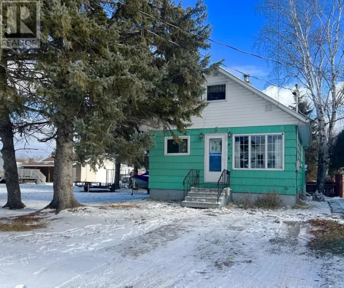 916-918 Victoria Avenue N, Fort Frances