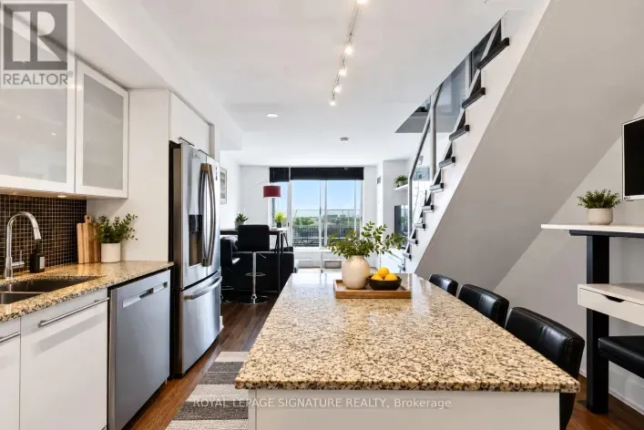 917 - 1040 THE QUEENSWAY, Toronto
