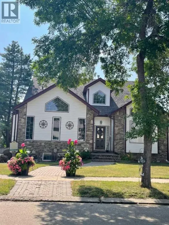 917 6 Avenue, Wainwright