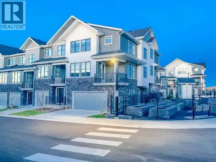 917 Crestridge Common SW, Calgary