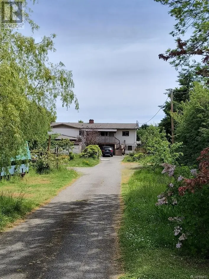 9175 East Saanich Rd, North Saanich