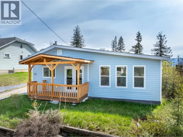 919 REGINA Street, Creston