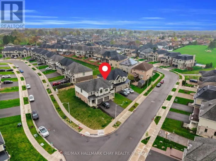 92 AQUASANTA CRESCENT, Hamilton